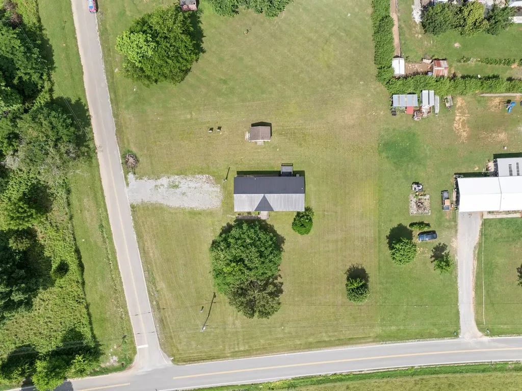 1572 Old Nashville Dirt Road Shelbyville TN 37160
