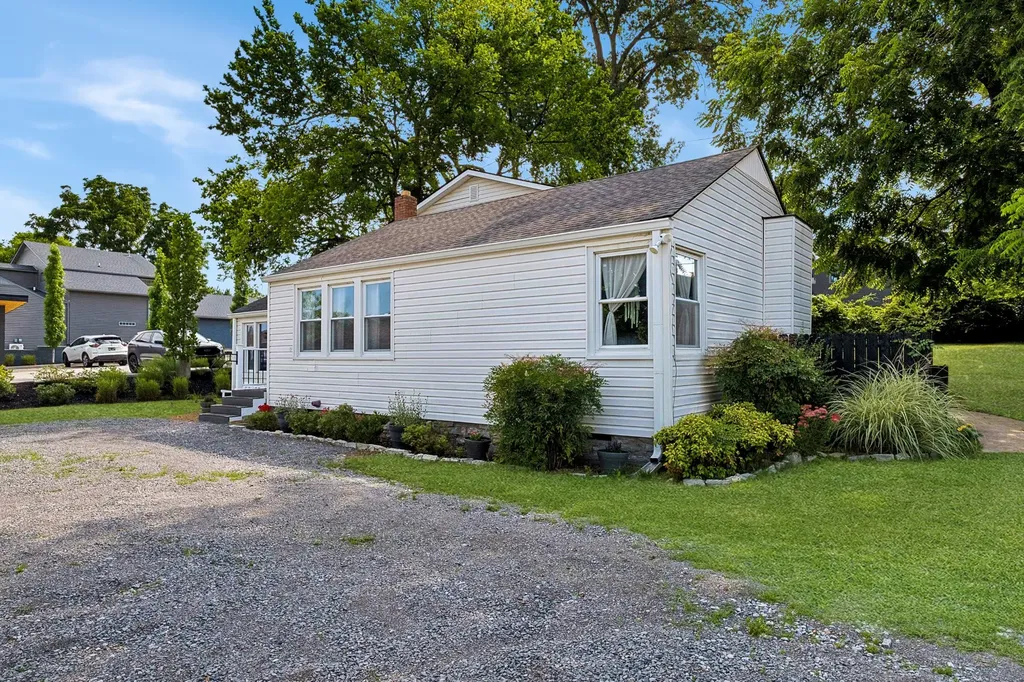2818 Azalea Place Nashville TN 37204