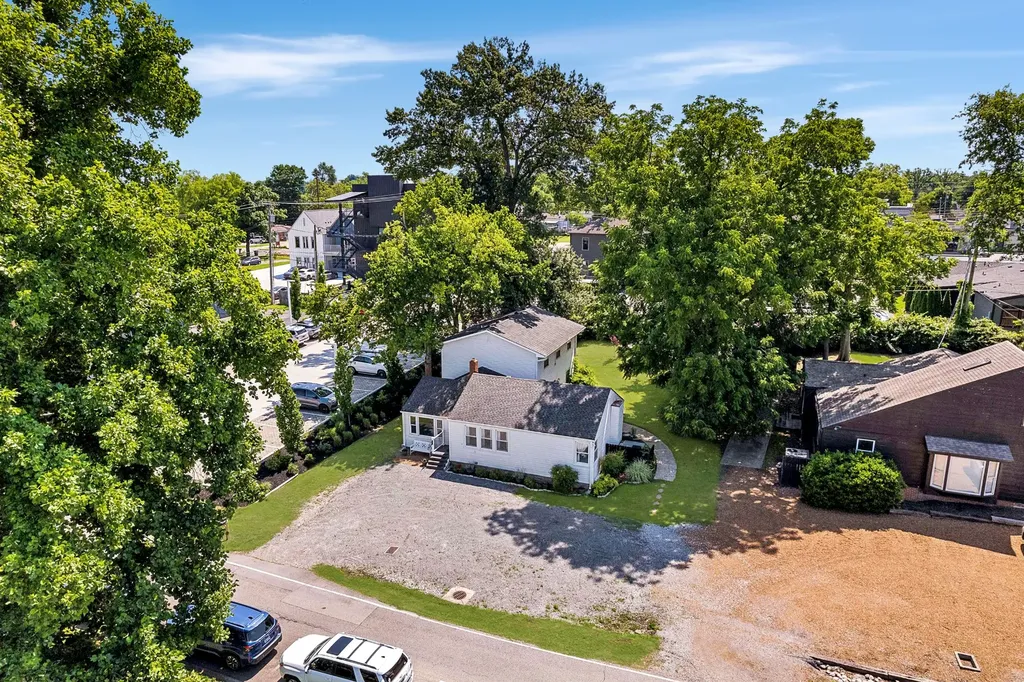 2818 Azalea Place Nashville TN 37204