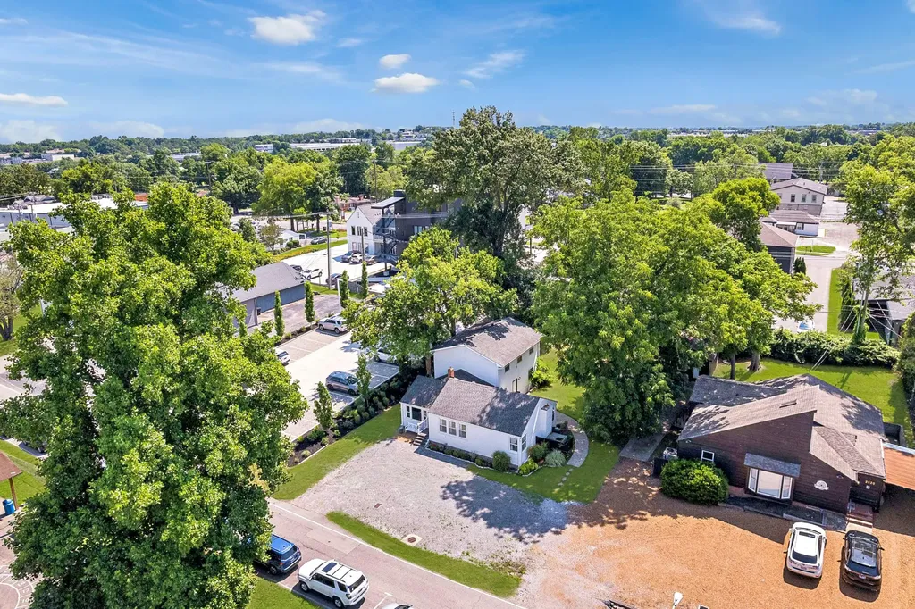 2818 Azalea Place Nashville TN 37204