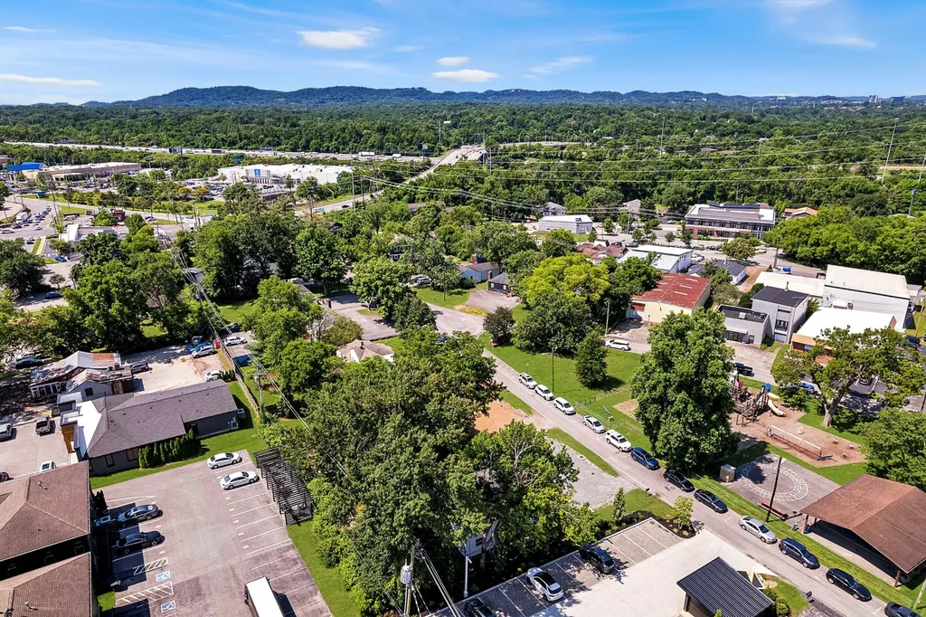 2818 Azalea Place Nashville TN 37204
