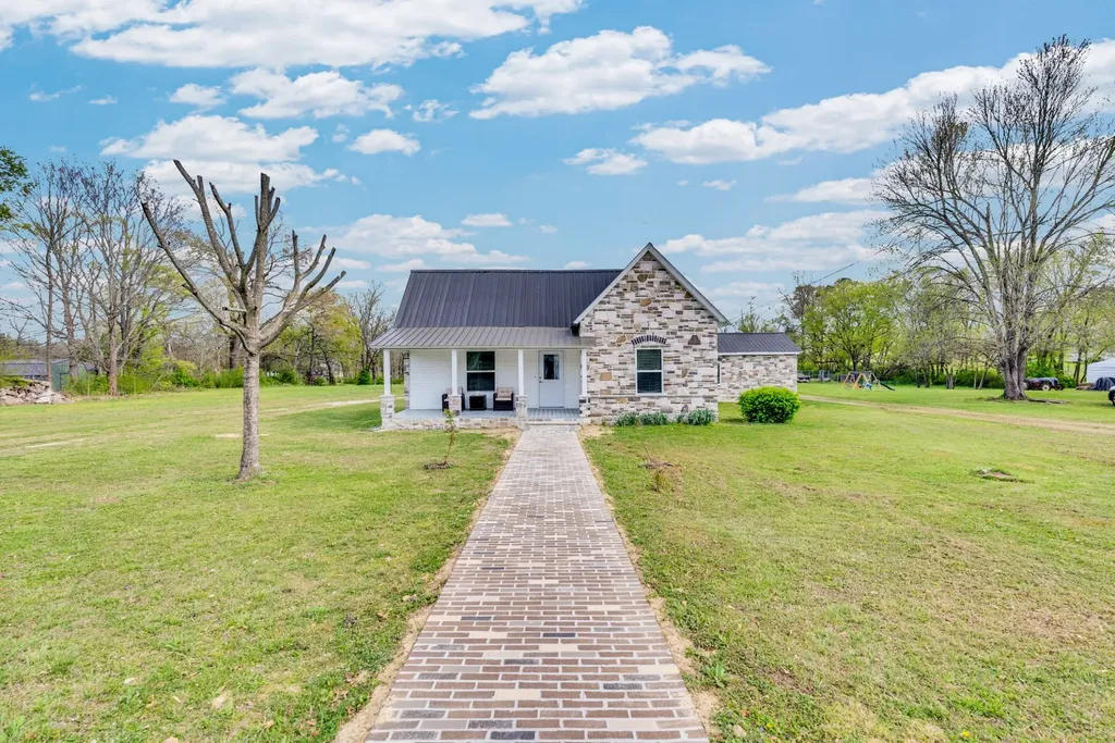 320 W King Street Morrison TN 37357