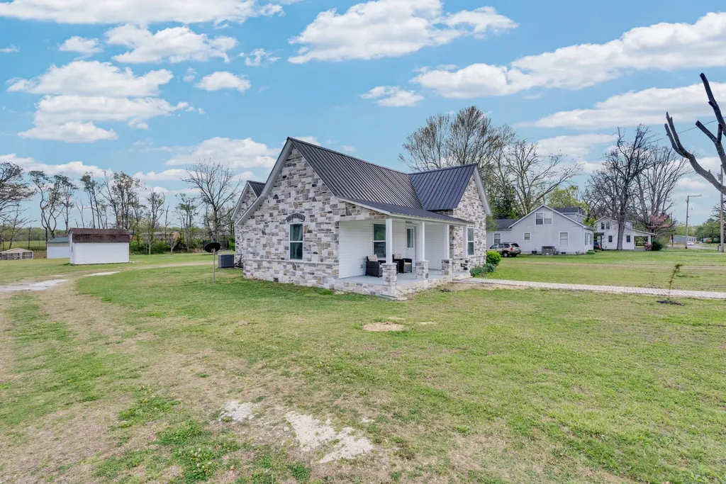 320 W King Street Morrison TN 37357