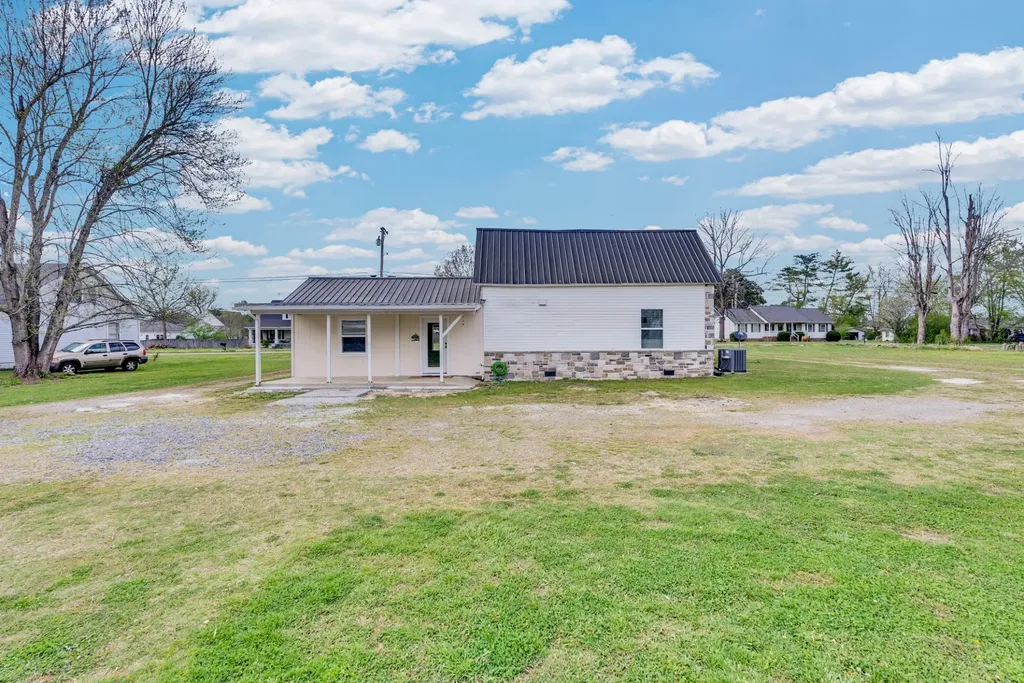 320 W King Street Morrison TN 37357