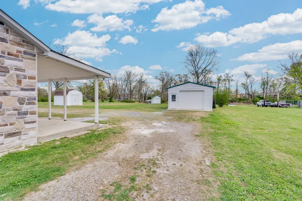 320 W King Street Morrison TN 37357