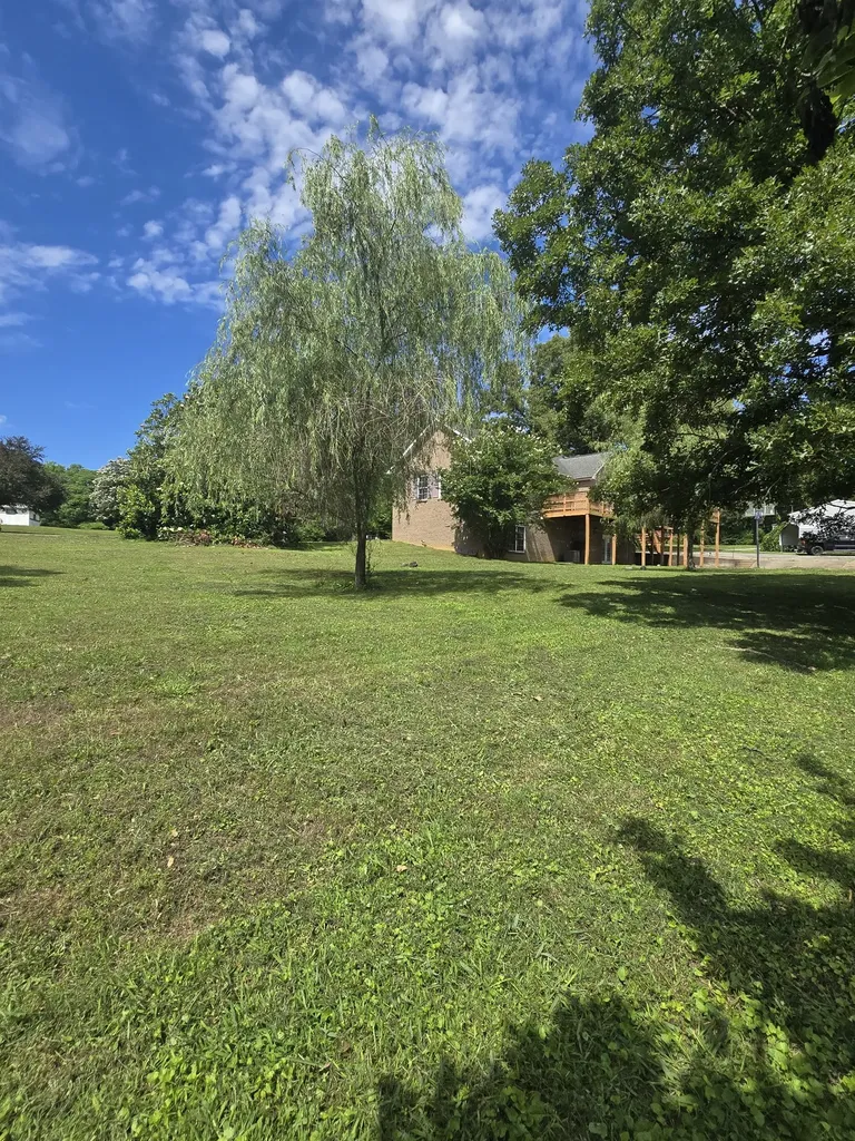 311 Downs Road Cumberland City TN 37050