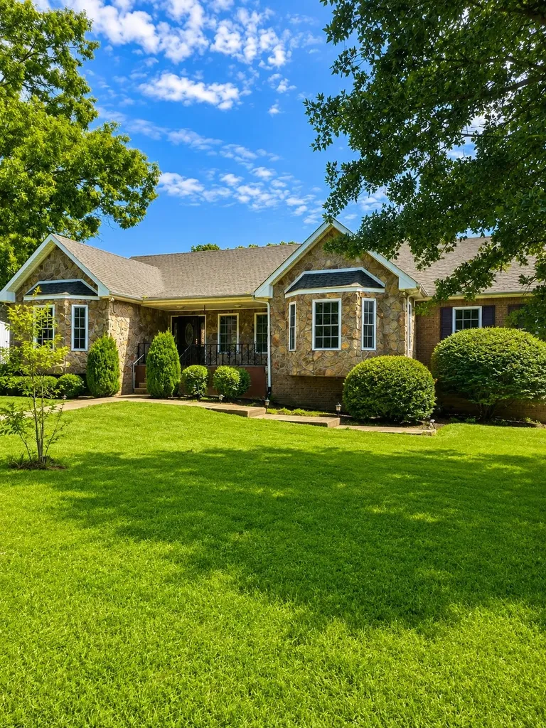 311 Downs Road Cumberland City TN 37050