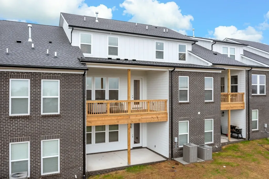 460 Buckwood Avenue, W Thompsons Station TN 37179