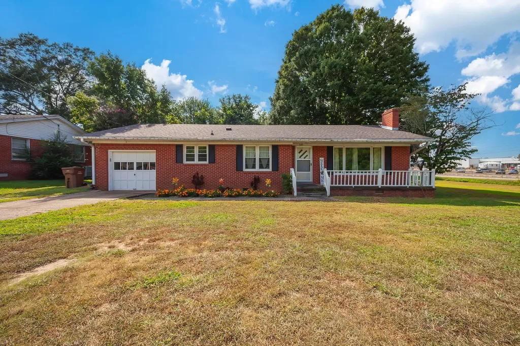 649 Natchez Trace Drive Lexington TN 38351