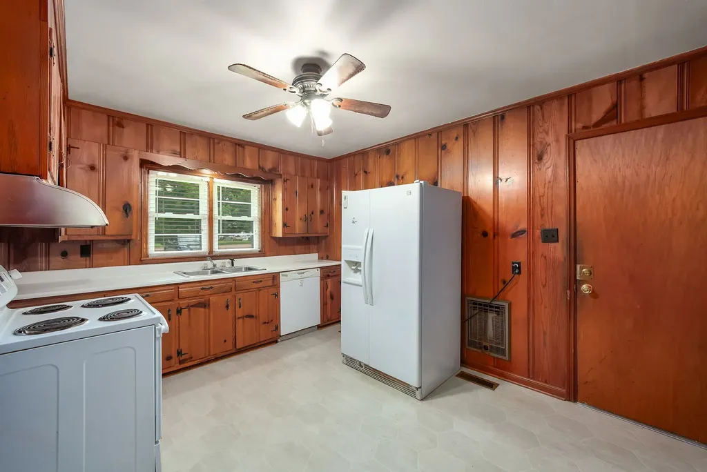 649 Natchez Trace Drive Lexington TN 38351