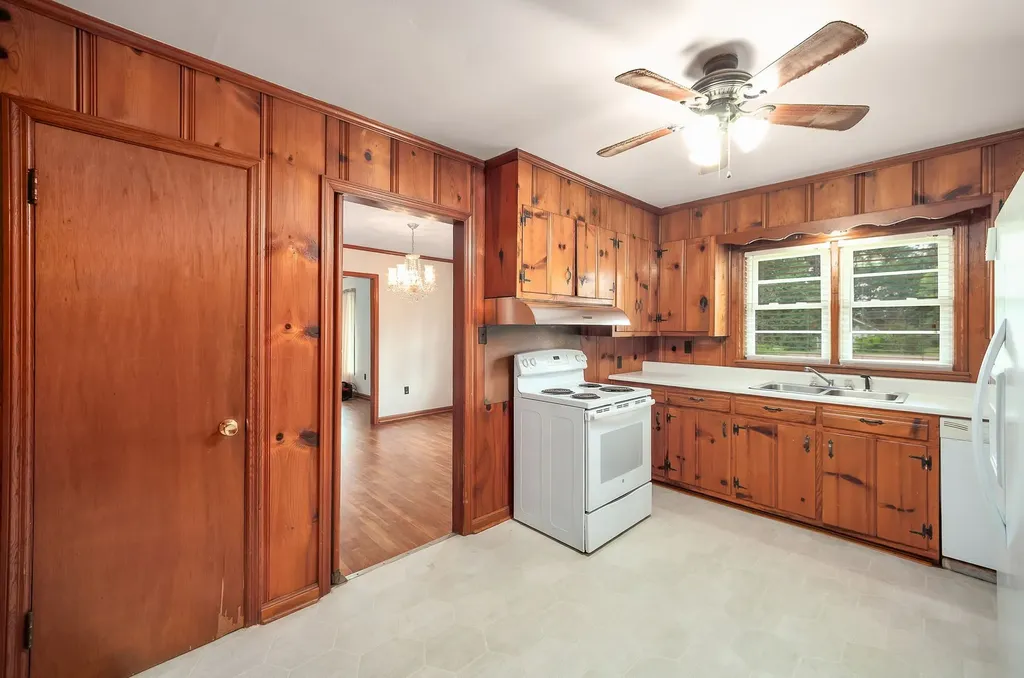 649 Natchez Trace Drive Lexington TN 38351