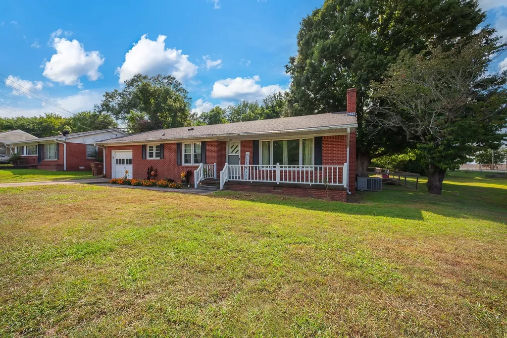 649 Natchez Trace Drive Lexington TN 38351
