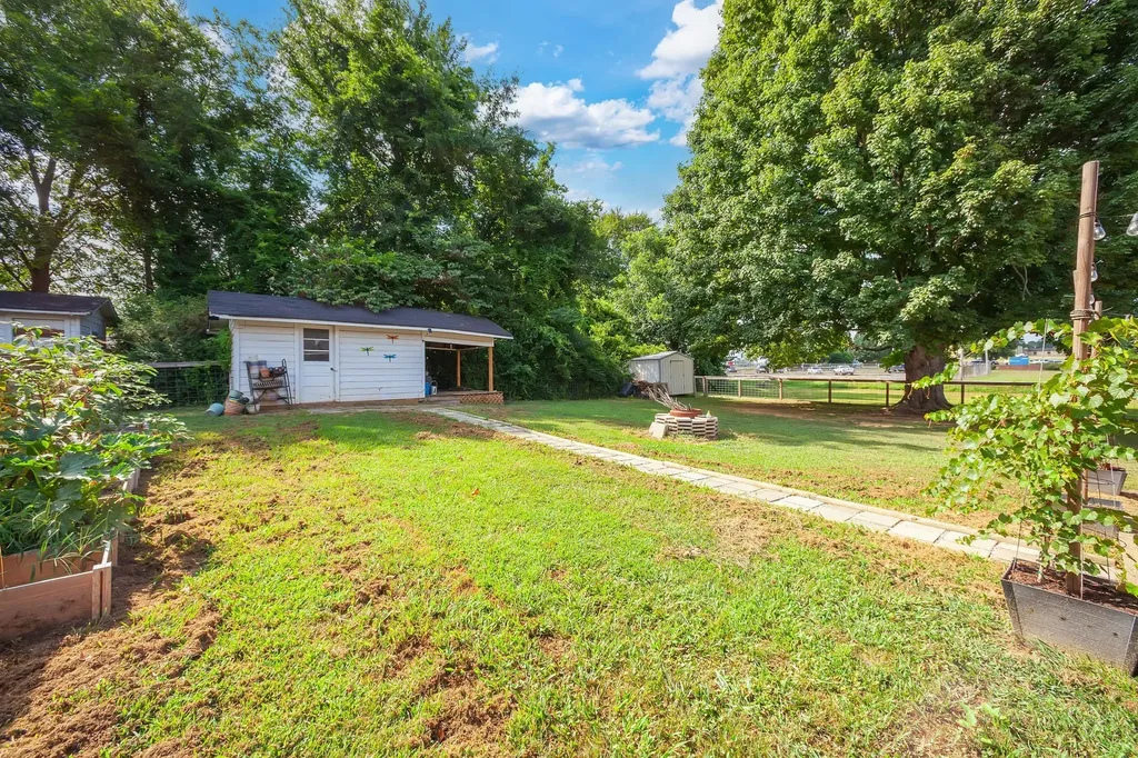 649 Natchez Trace Drive Lexington TN 38351