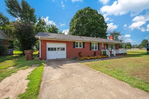 649 Natchez Trace Drive Lexington TN 38351