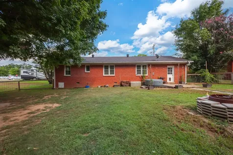 649 Natchez Trace Drive Lexington TN 38351