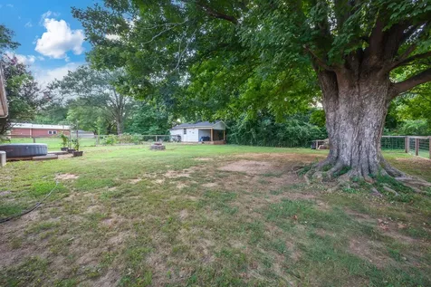 649 Natchez Trace Drive Lexington TN 38351