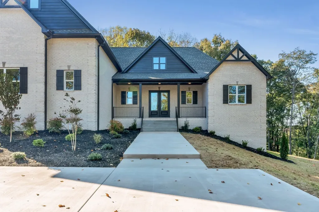1000 Hogans Branch Road Hendersonville TN 37075
