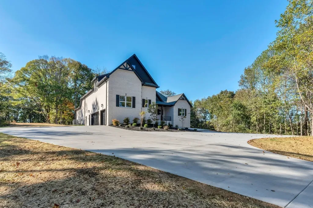 1000 Hogans Branch Road Hendersonville TN 37075