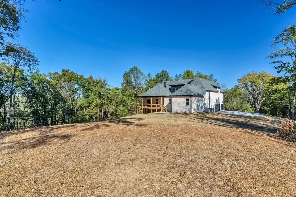 1000 Hogans Branch Road Hendersonville TN 37075