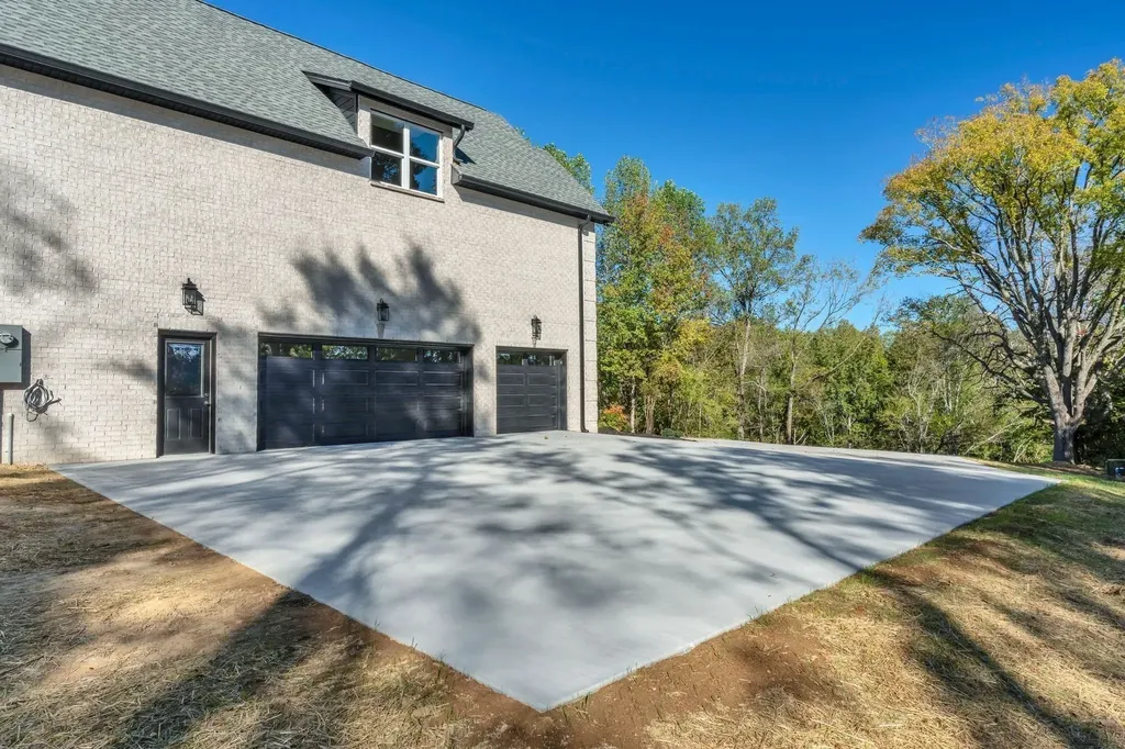 1000 Hogans Branch Road Hendersonville TN 37075