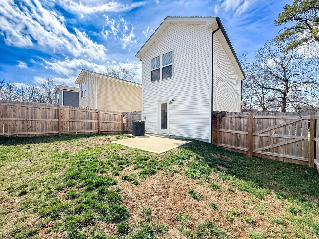 943 Wall Street Clarksville TN 37040