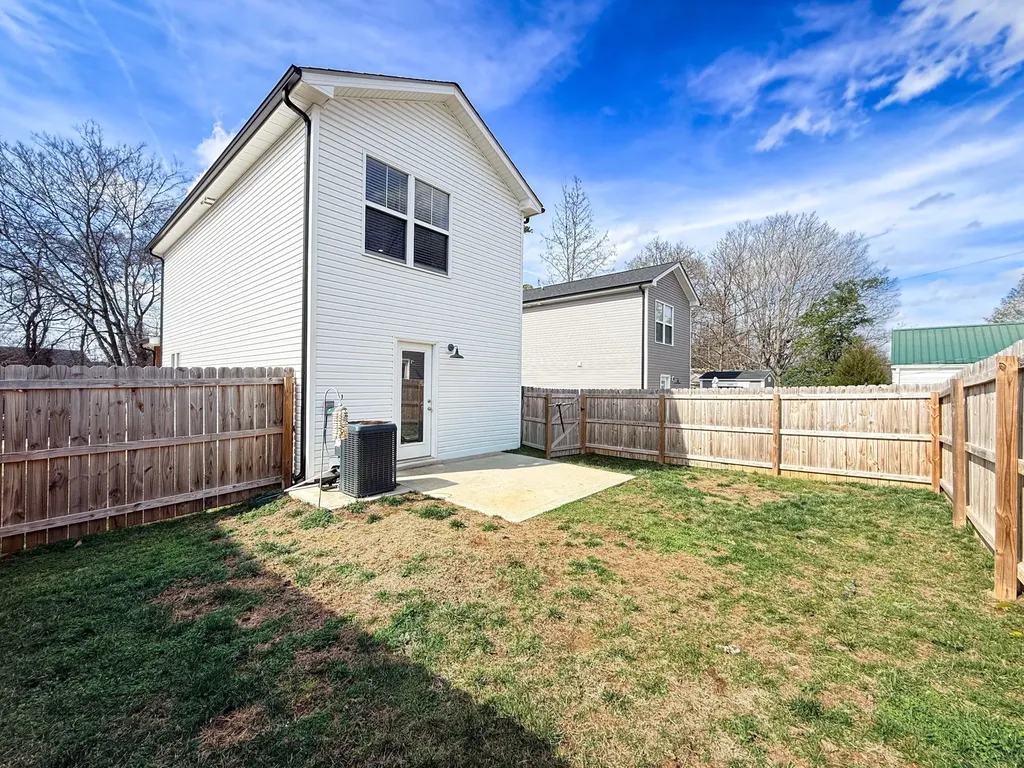 943 Wall Street Clarksville TN 37040