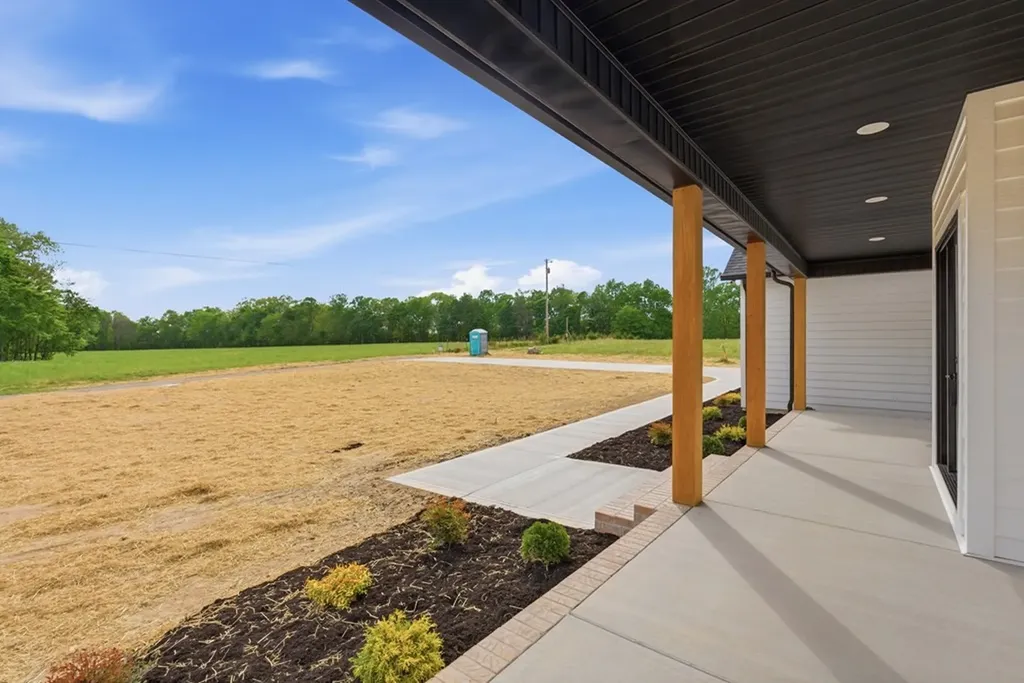11100 H O Allison Road Baxter TN 38544