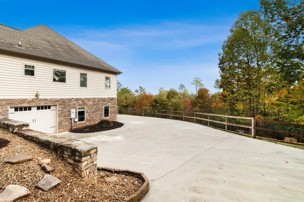 549 Old Bacon Road, NE Charleston TN 37310