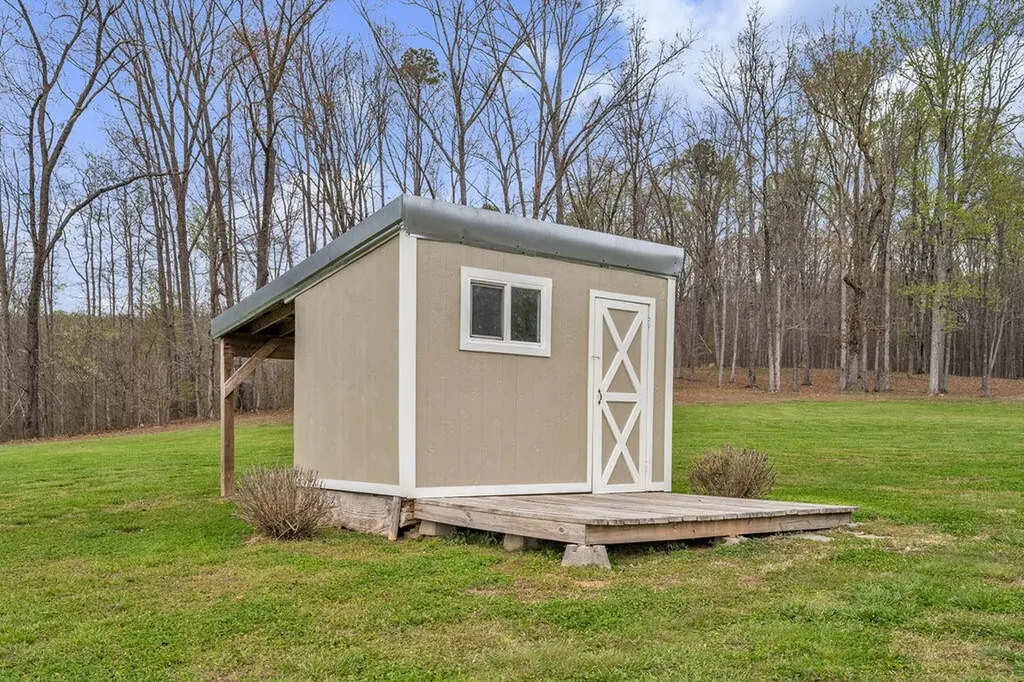 1809 County Road 50 Riceville TN 37370