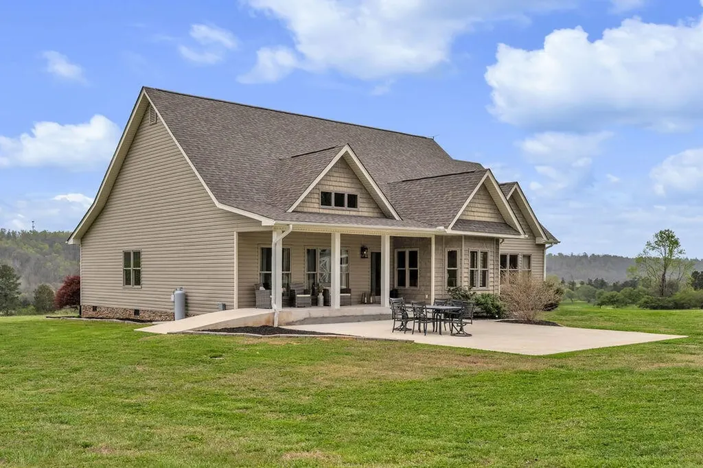 1809 County Road 50 Riceville TN 37370