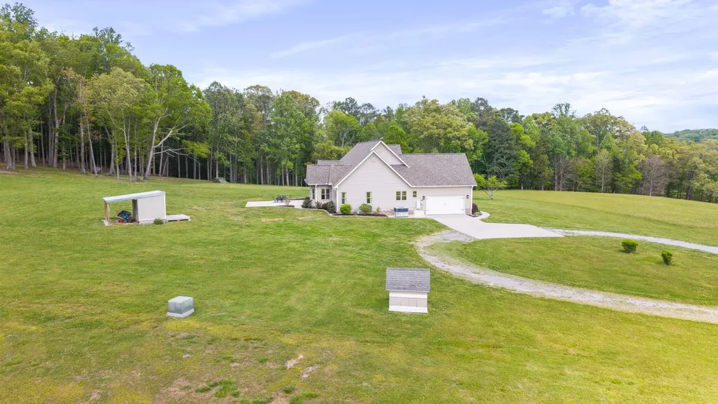 1809 County Road 50 Riceville TN 37370
