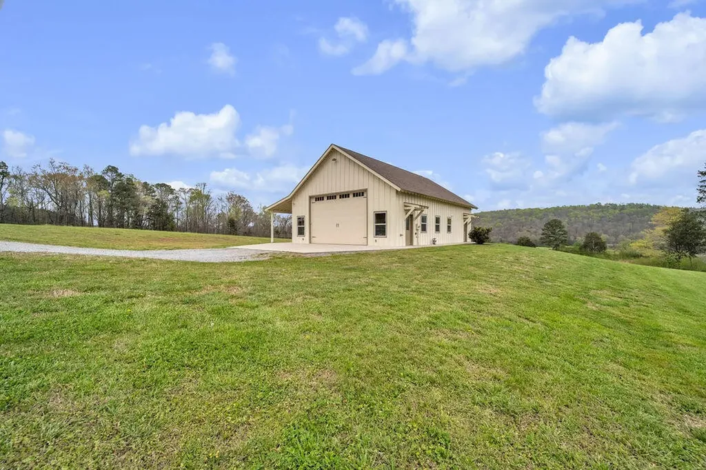 1809 County Road 50 Riceville TN 37370