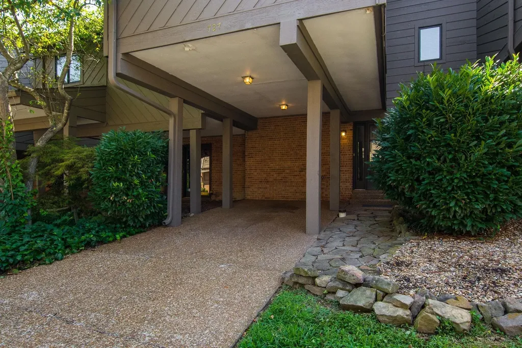 727 Harpeth Trace Drive Nashville TN 37221