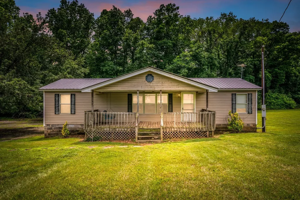 1005 Briarwood Drive Charlotte TN 37036