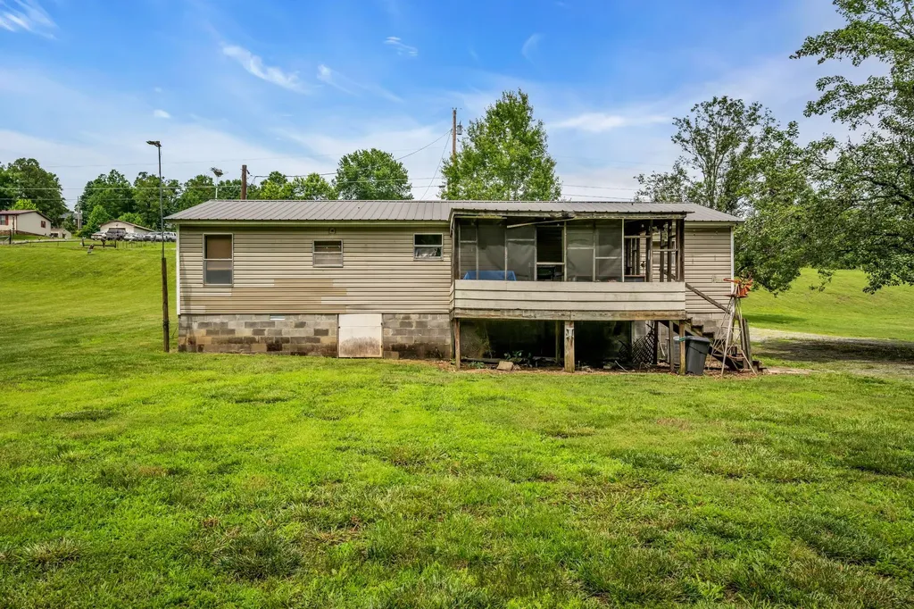 1005 Briarwood Drive Charlotte TN 37036
