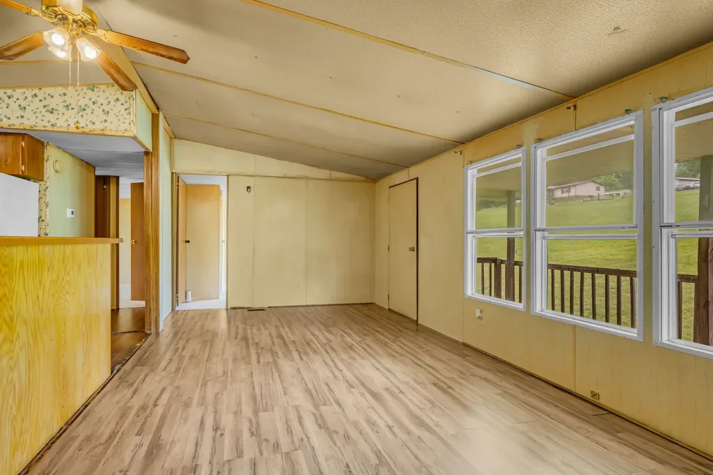 1005 Briarwood Drive Charlotte TN 37036