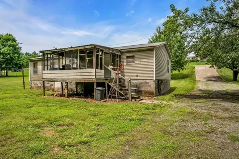 1005 Briarwood Drive Charlotte TN 37036