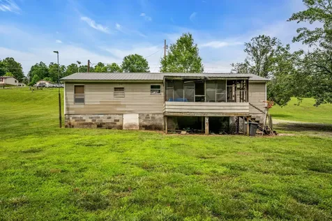 1005 Briarwood Drive Charlotte TN 37036