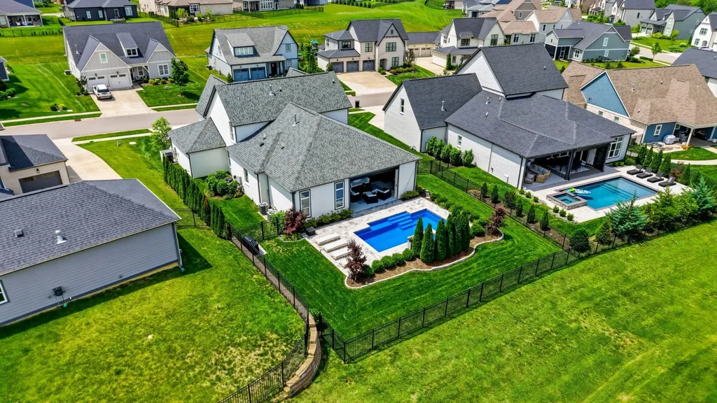 7068 Balcolm Court College Grove TN 37046