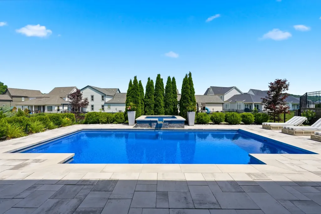 7068 Balcolm Court College Grove TN 37046