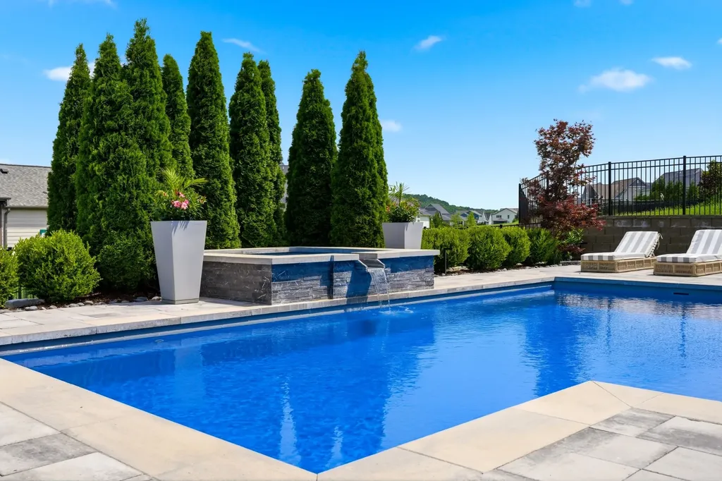7068 Balcolm Court College Grove TN 37046