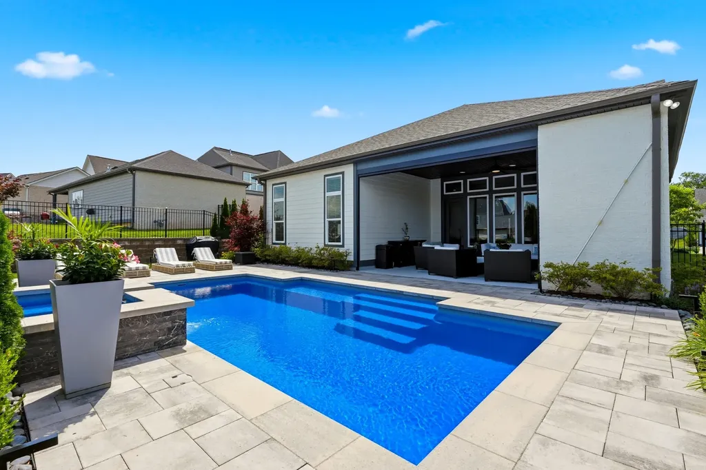 7068 Balcolm Court College Grove TN 37046