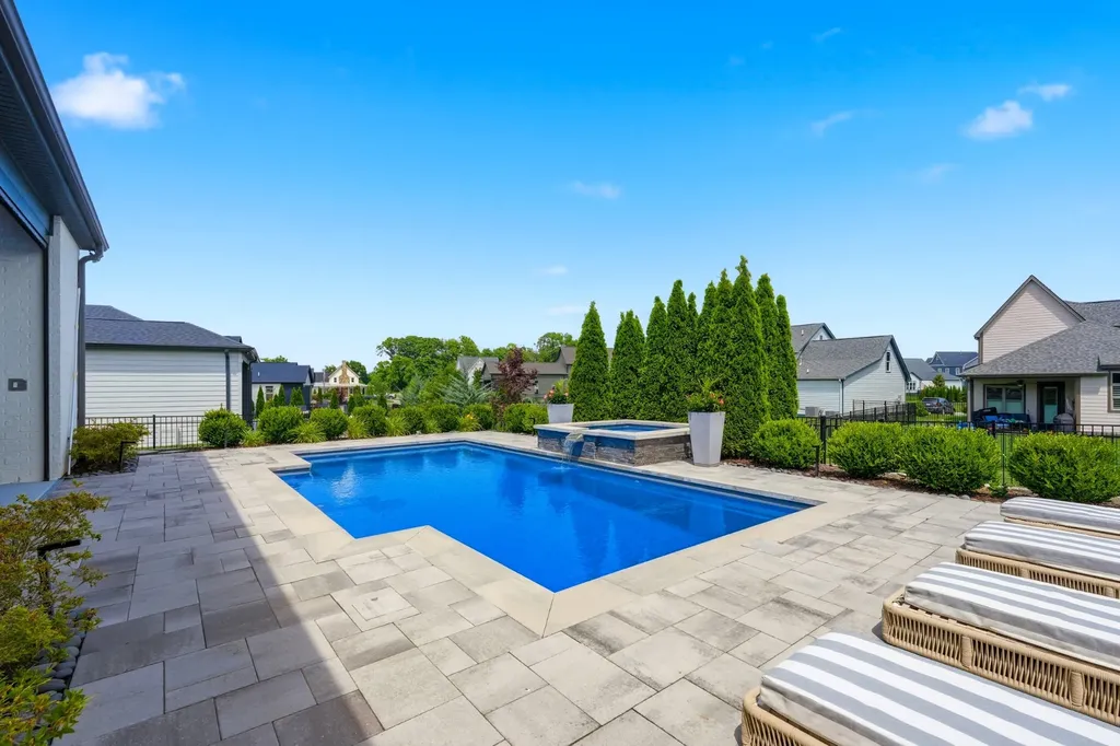 7068 Balcolm Court College Grove TN 37046
