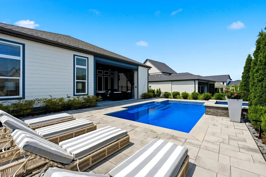 7068 Balcolm Court College Grove TN 37046