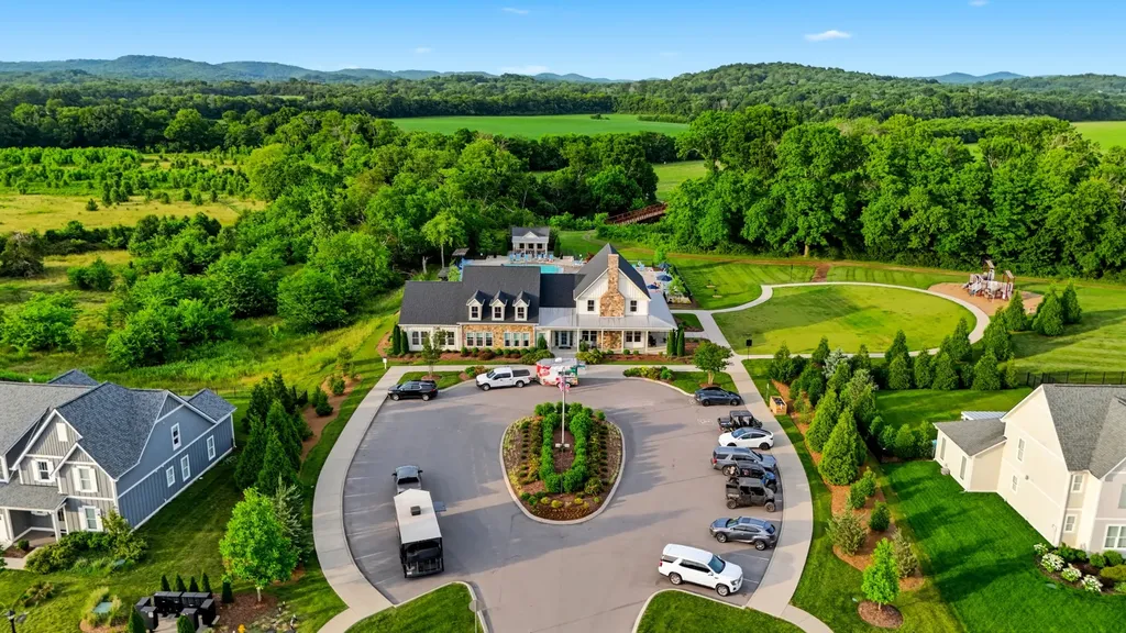 7068 Balcolm Court College Grove TN 37046