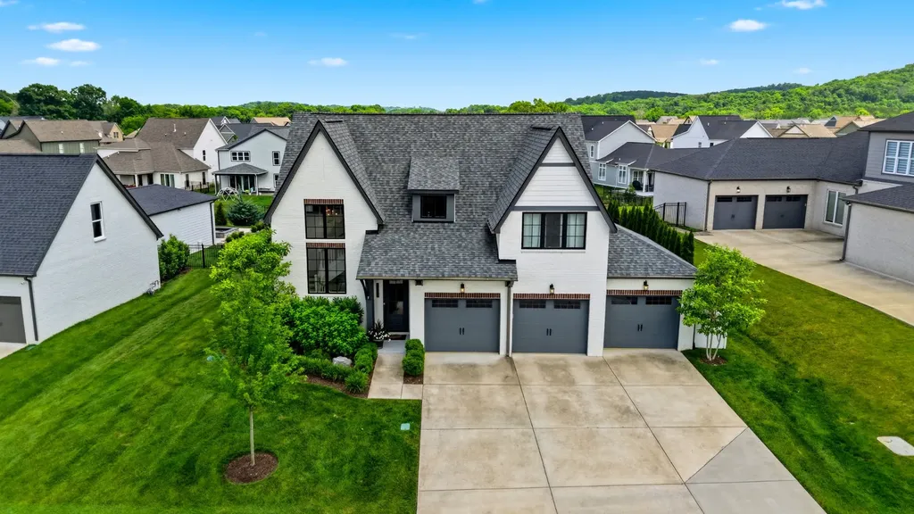 7068 Balcolm Court College Grove TN 37046