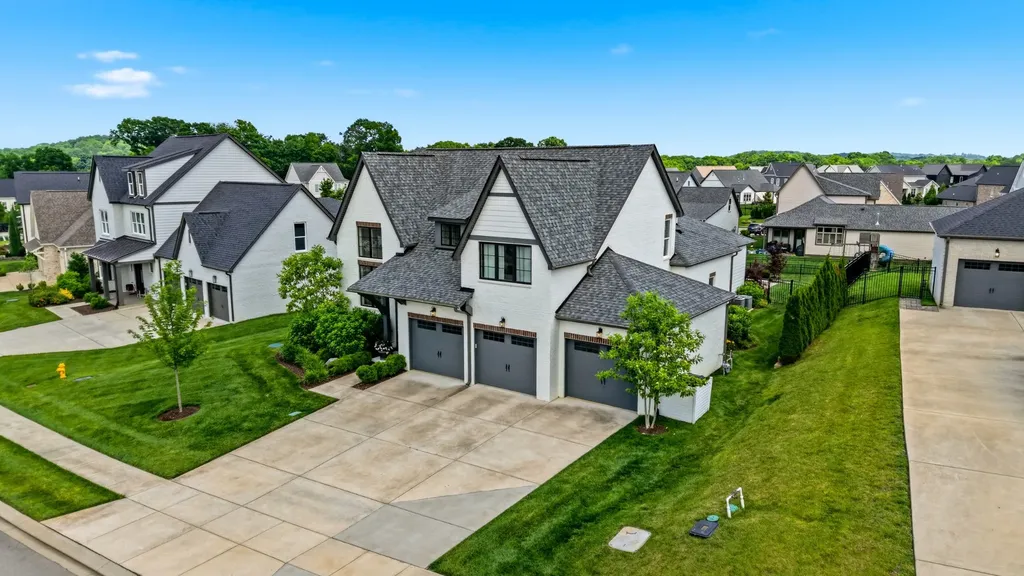 7068 Balcolm Court College Grove TN 37046