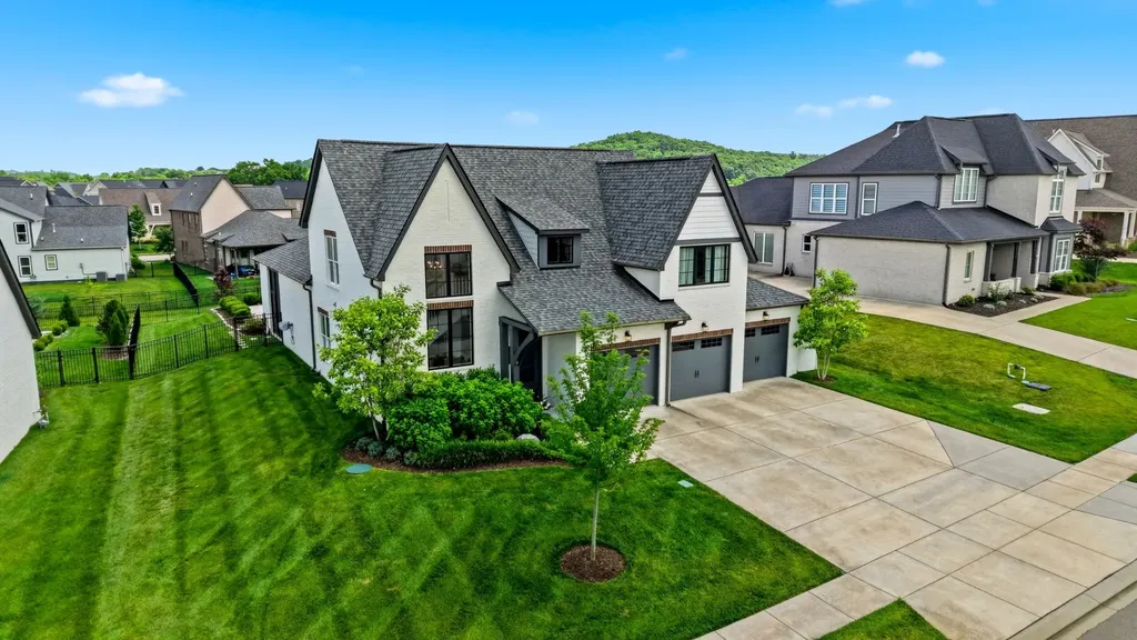 7068 Balcolm Court College Grove TN 37046