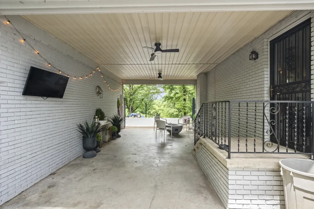 1100 Mill Road Dickson TN 37055
