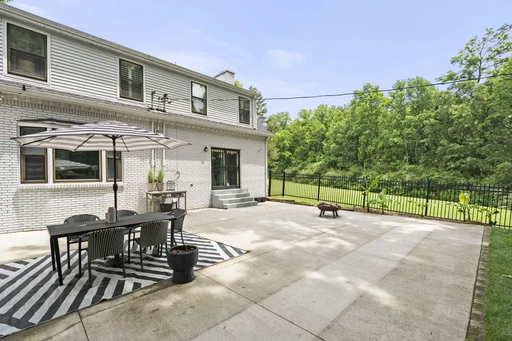1100 Mill Road Dickson TN 37055